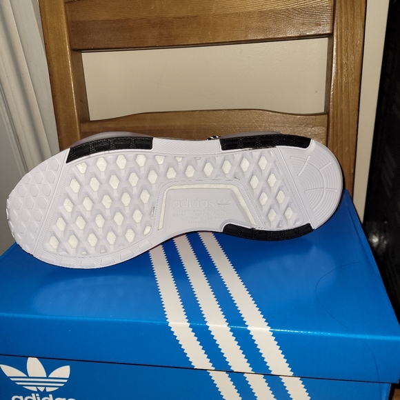 Pink NMD V3 Youth/Women's - Picture 4 of 5